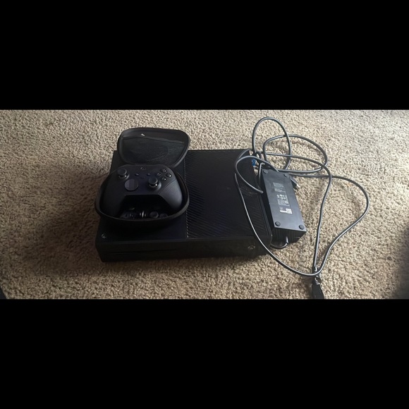Xbox One w Elite Series 2 Controller
